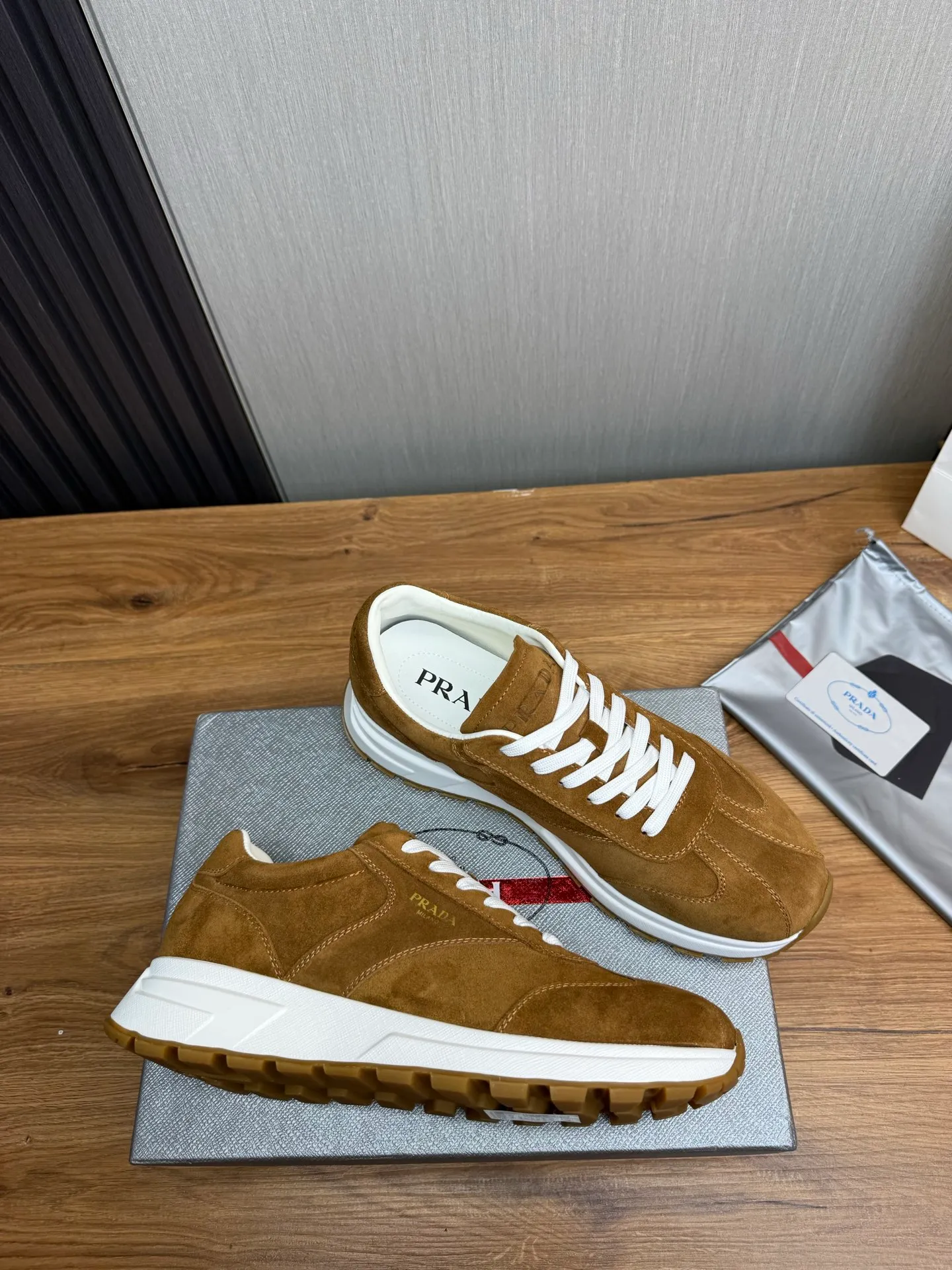 Men's shoes 💰580💰 [PRADA] Hot-selling men's shoes shipped 👏Official website synchronized ⬆️ Original cowhide fabric + cowhide lining, cowhide feet 🐮 1:1 shipment ✔️Original original sole, 38-45 (45. Customized, non-refundable)